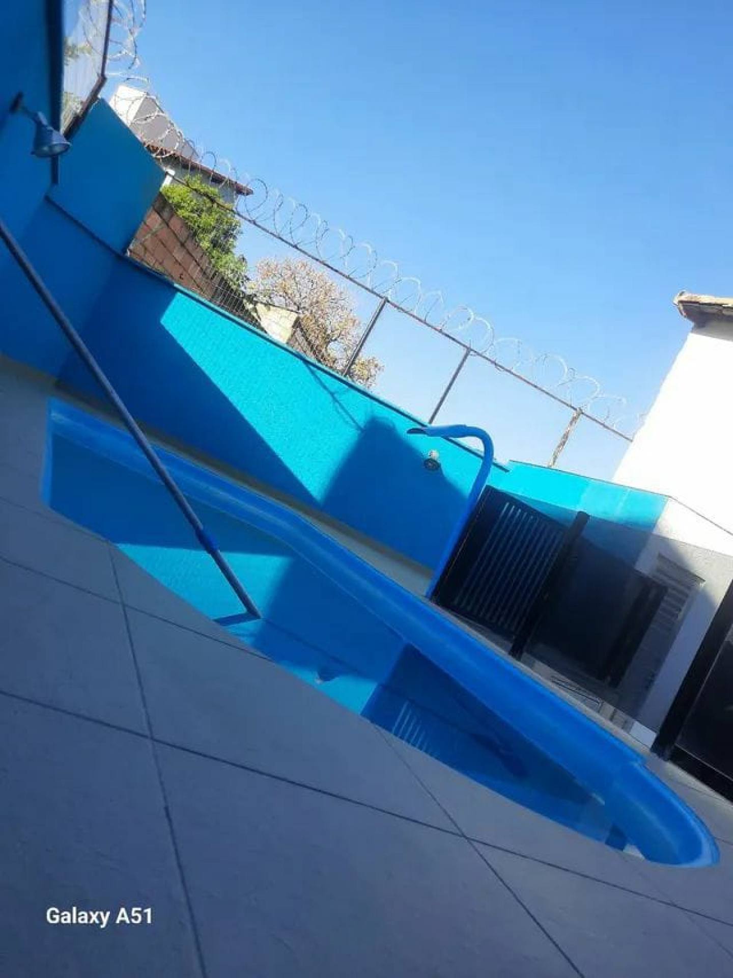 Casa Para Vender com 03 quartos no bairro Xangri-lá em Contagem