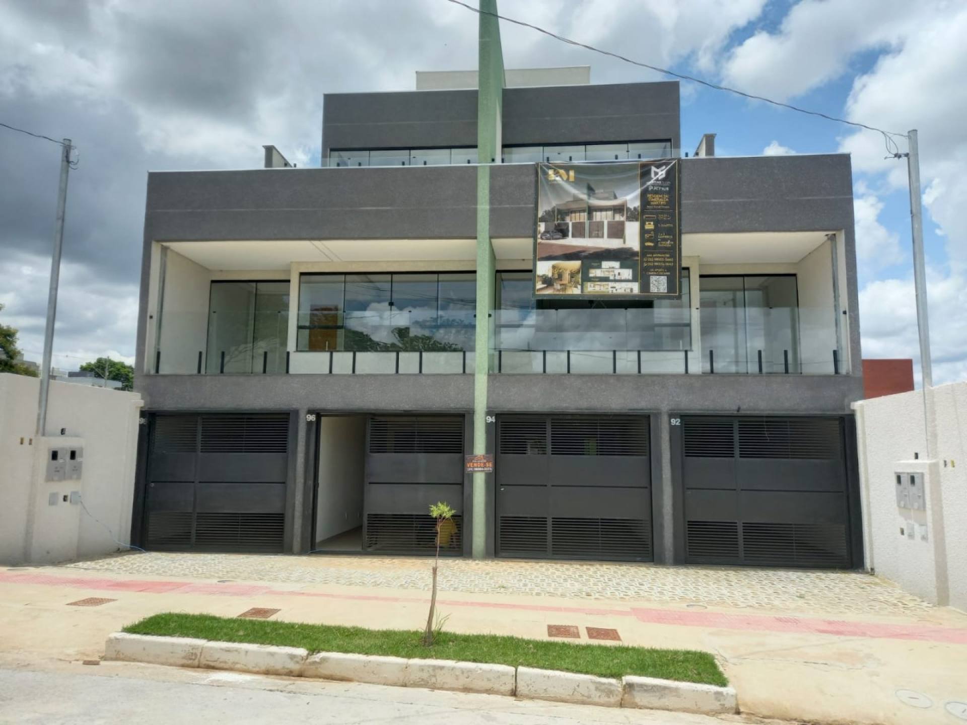 Casa Para Vender com 03 quartos 01 suítes no bairro Guarujá Mansões em Betim