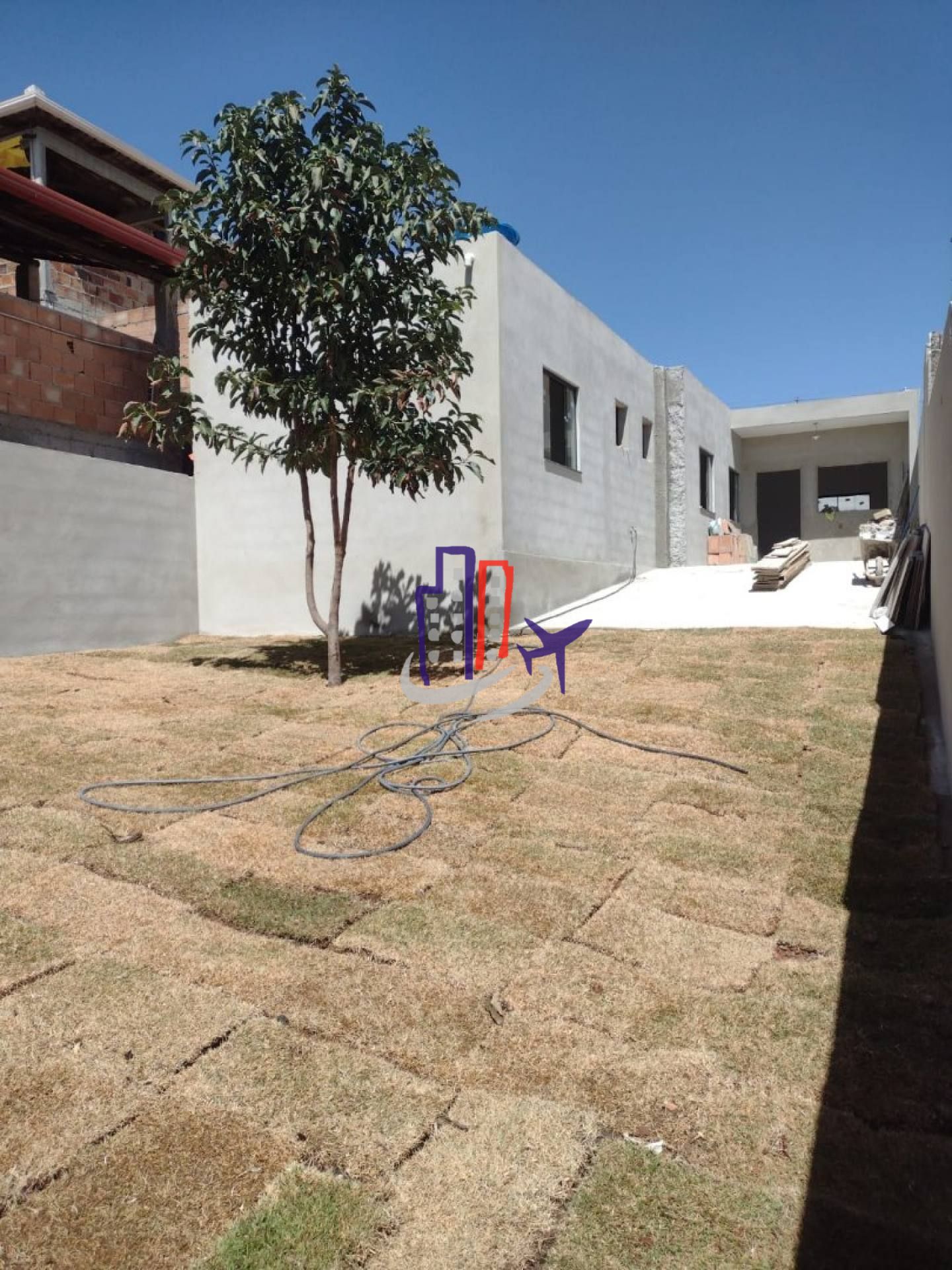 Casa Para Vender com 03 quartos 01 suítes no bairro Tropical em Contagem