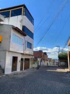 Casa triplex disponível para venda | Bairro do Salgado