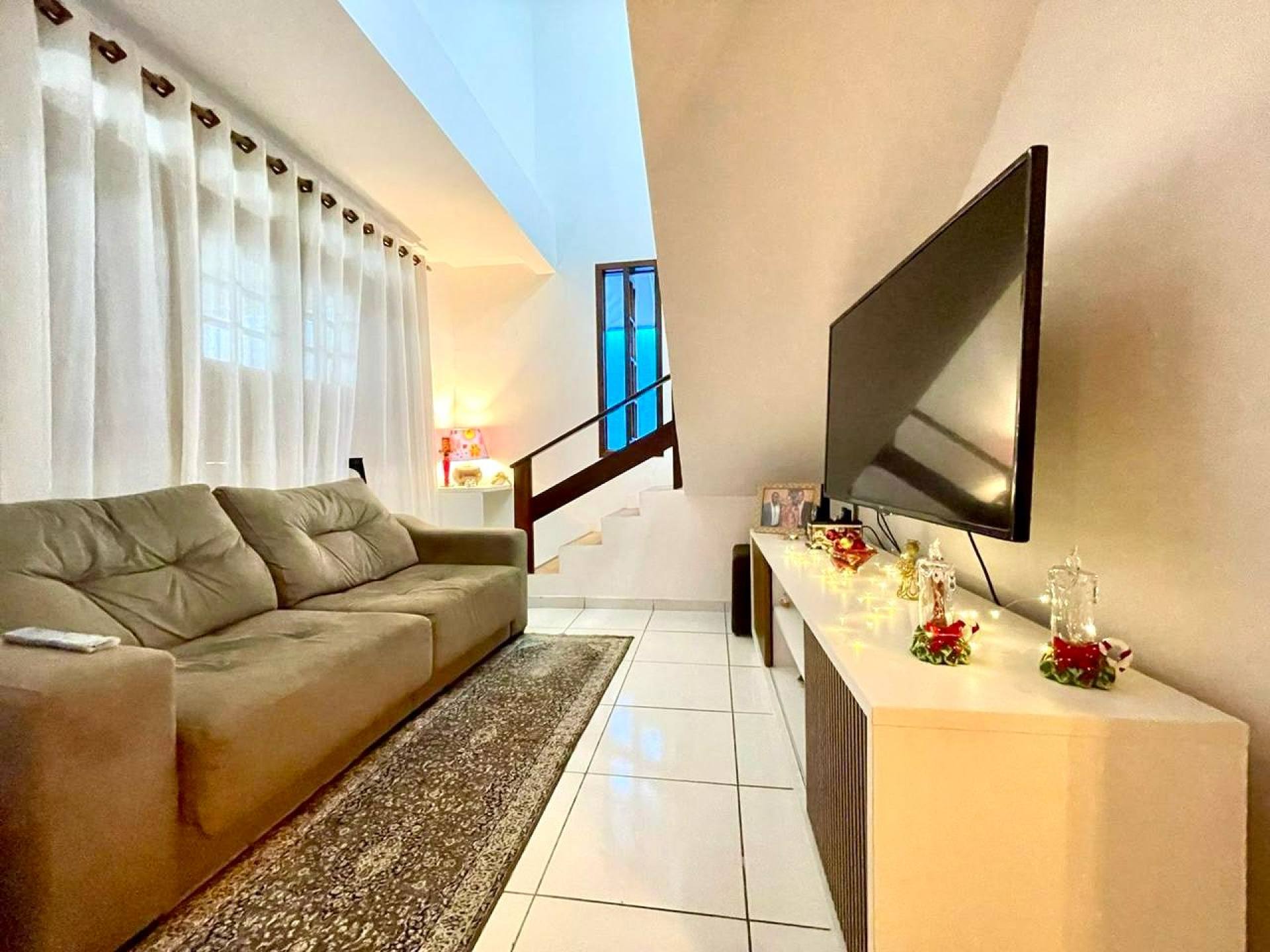 (P) VENDA - CASA SOLTA NO VINHAIS com 4 quartos, 1 suíte em São Luís