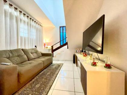 (P) VENDA - CASA SOLTA NO VINHAIS com 4 quartos, 1 suíte em São Luís