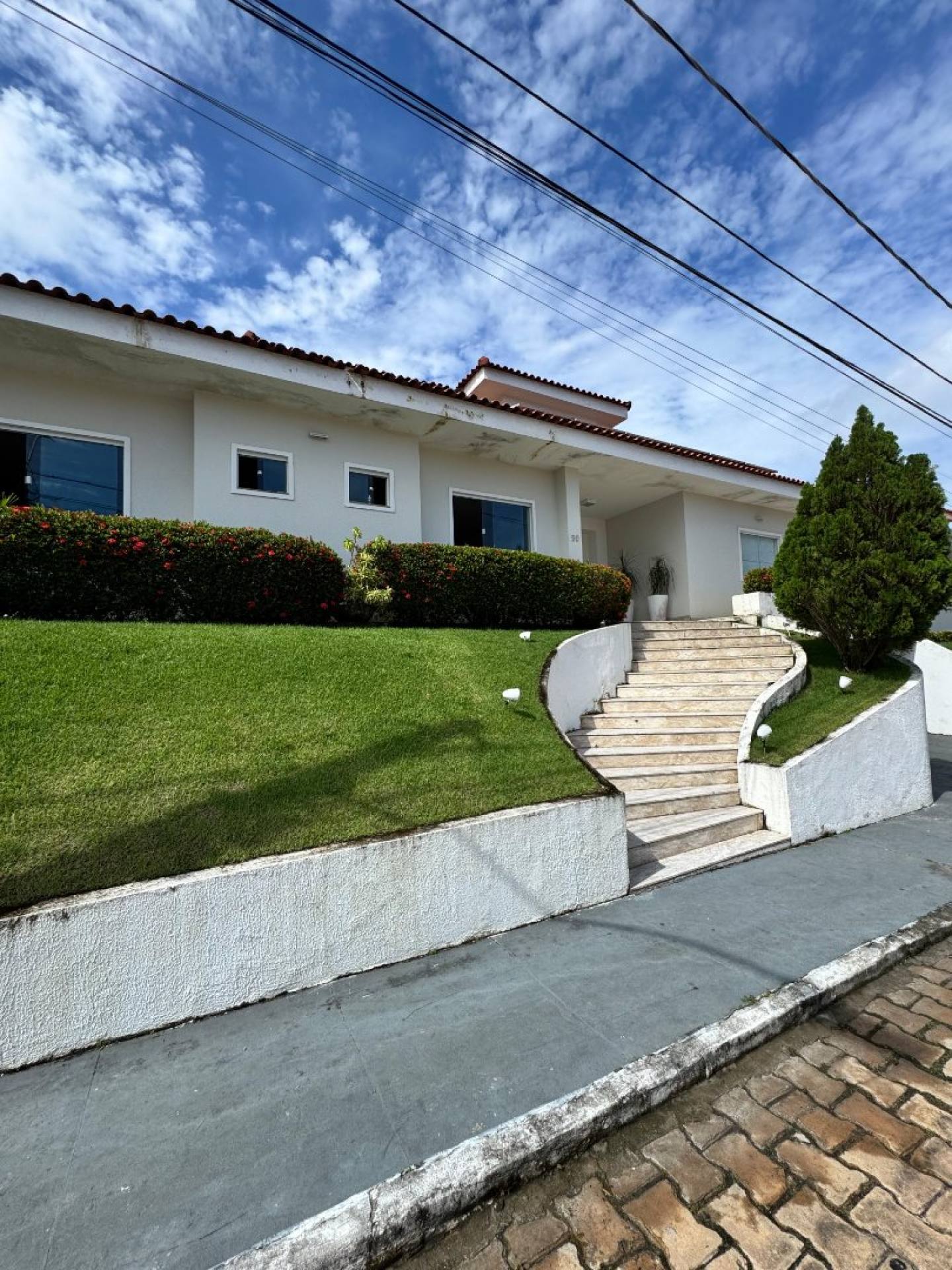 (MR) VENDA - CASA COND. INTERLAGOS, COM 3 SUÍTES, ENERGIA SOLAR, ÁREA DE LAZER em OLHO D'ÁGUA