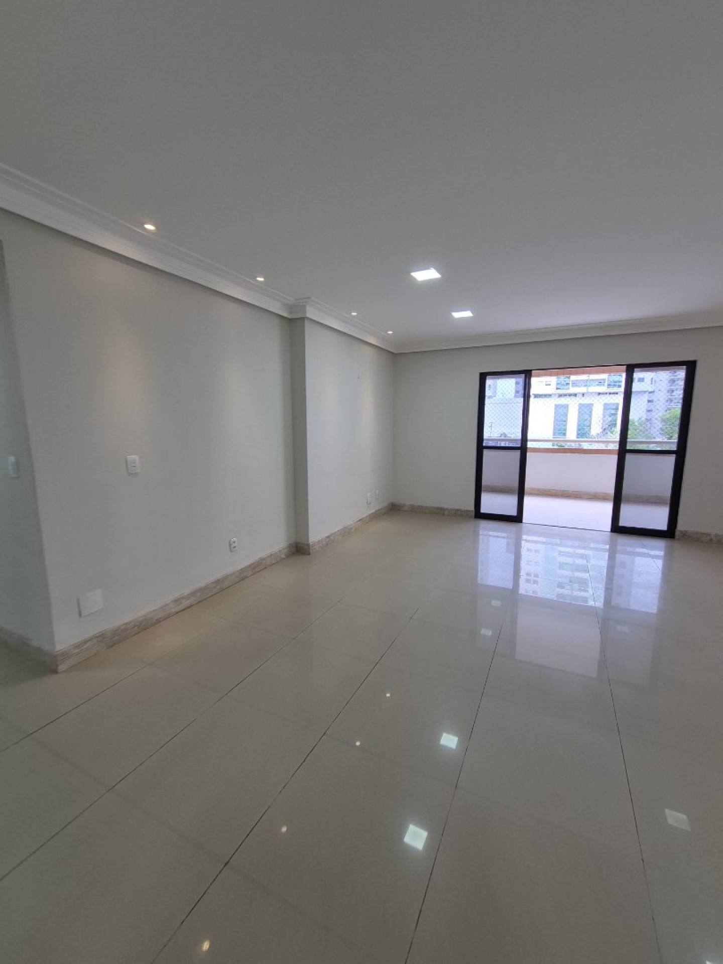 (MR) VENDA -  ED. MAISON MONET, AP COM 4 QUARTOS SENDO 3 SUÍTES em PONTA DO FAROL - SÃO LUÍS