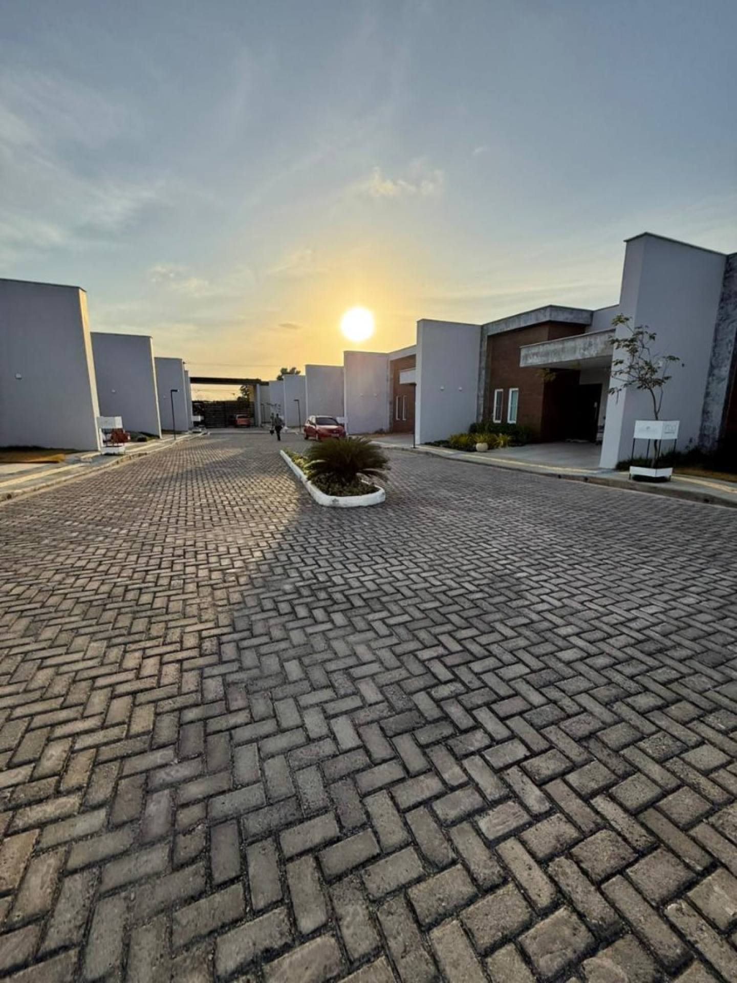 (MR) VENDA CASA - CON. IPÊ RESIDENCE