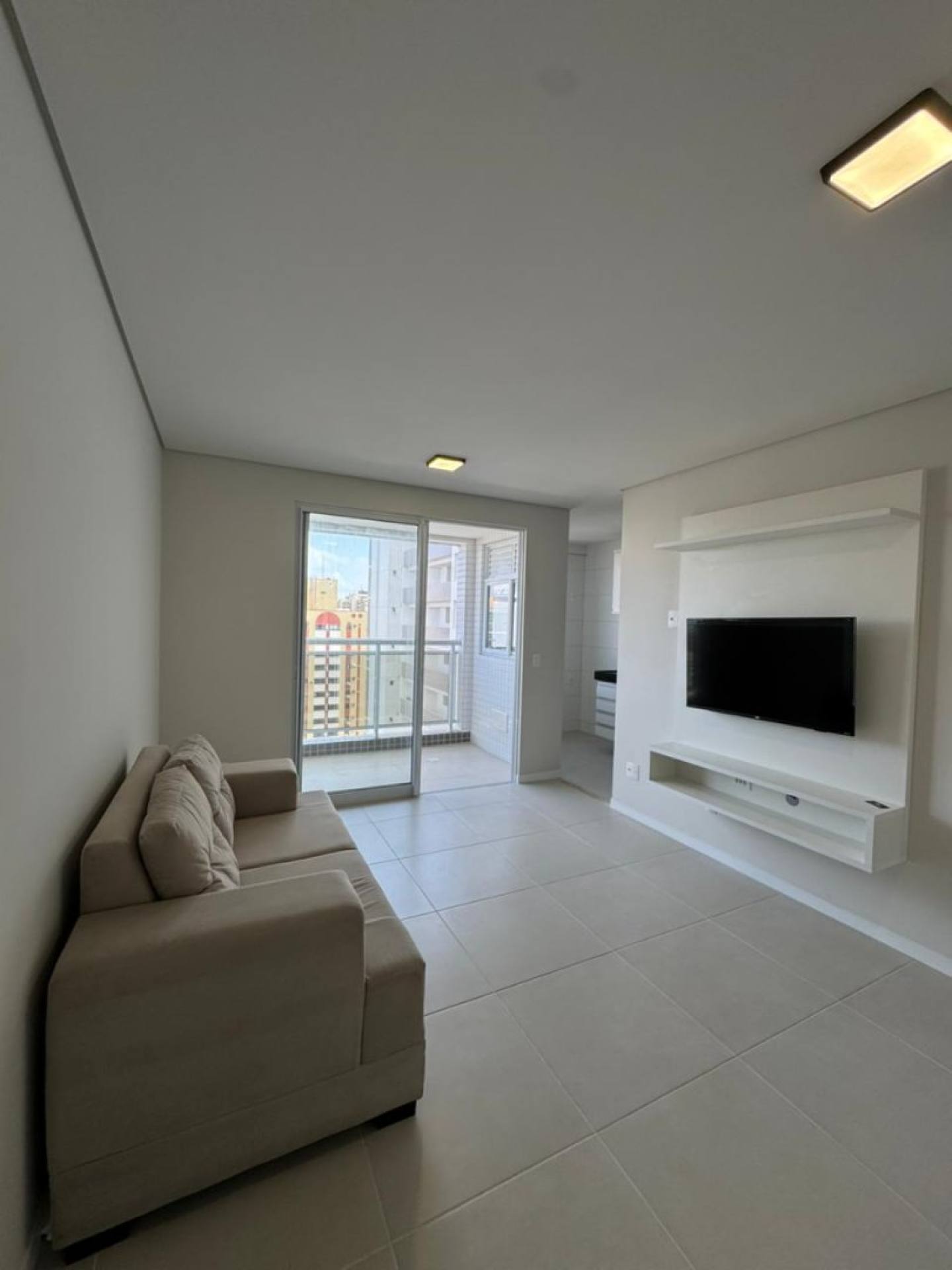 (MR) LOCAÇÃO AP SEMI MOBILIADO - EDF.EASY