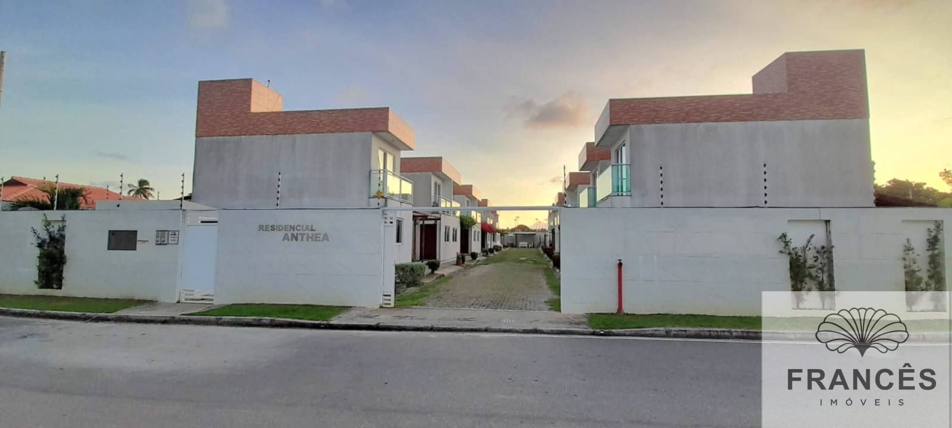 Duplex a venda no Cond Anthea - Barra Nova