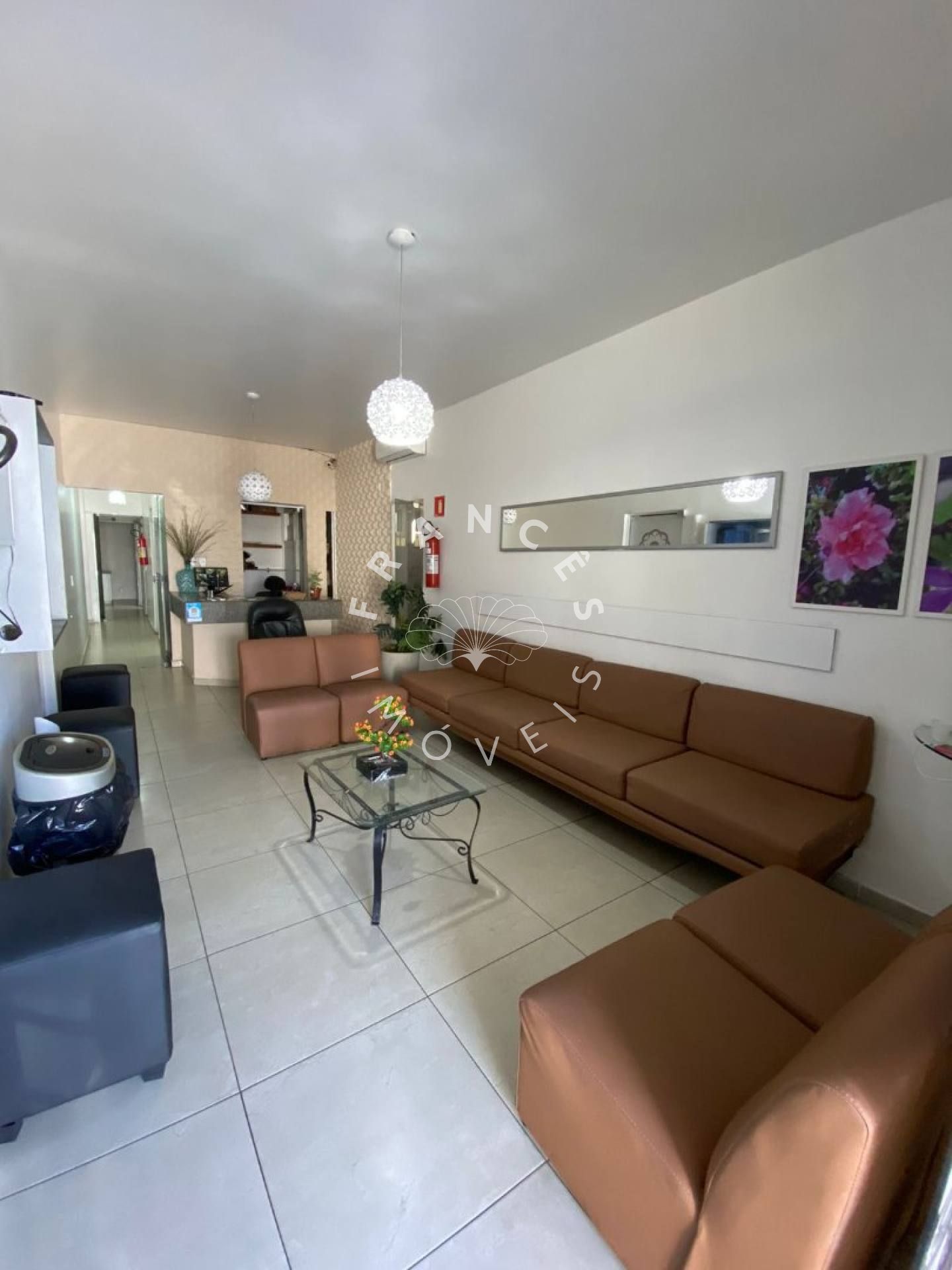 Prédio comercial à venda no bairro Farol 10 salas e 1 auditório