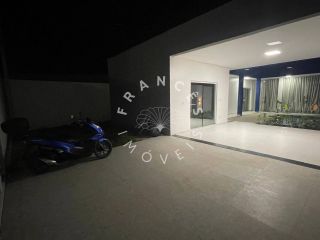 Casa à Venda – Porteira Fechada