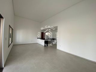 Oportunidade  – Casa com 3 Quartos, Piscina e Garagem