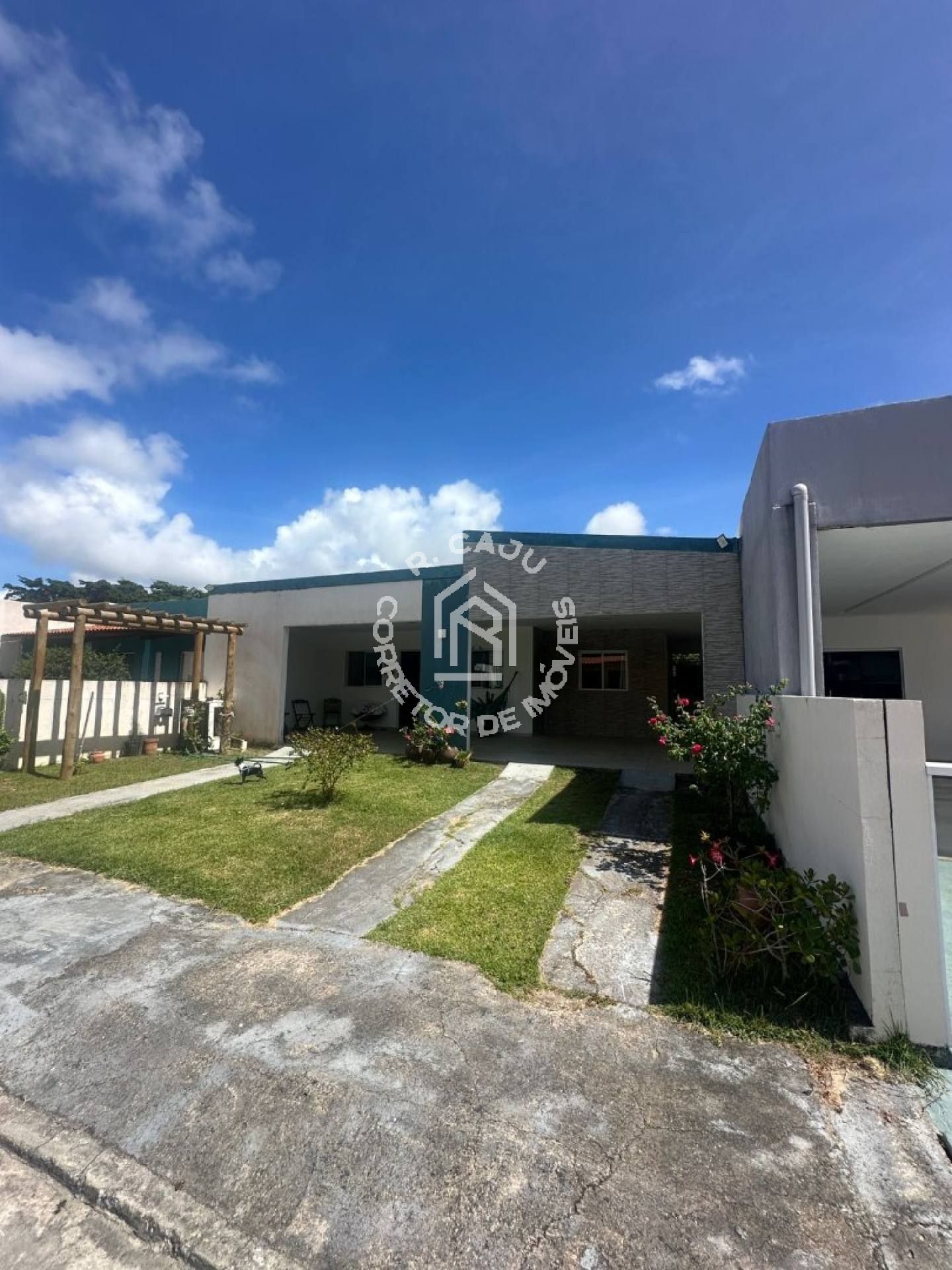 Casa de Condomínio Para Vender com 2 quartos 1 suítes