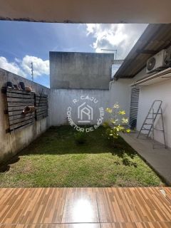 Casa de Condomínio Para Vender com 2 quartos 1 suítes