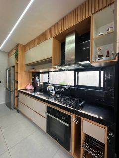 OPORTUNIDADE ! Casa de Condomínio Para Vender com 4 quartos 4 suítes