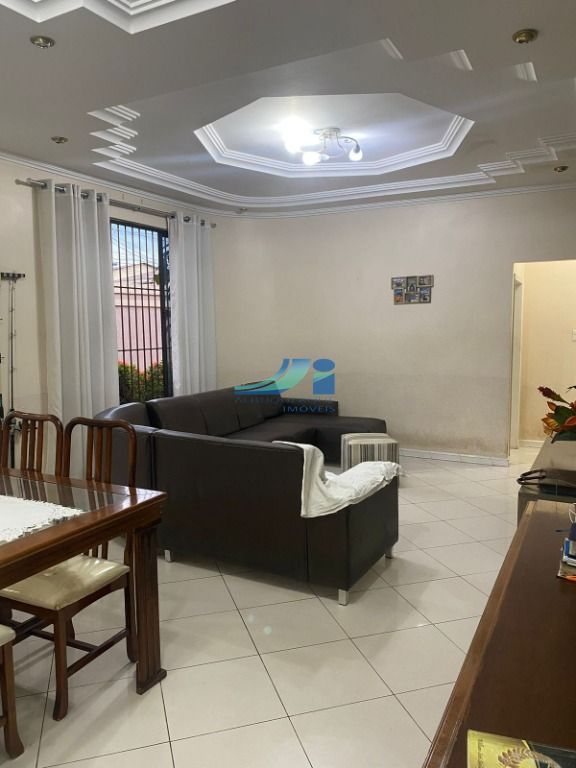 CASA À VENDA EM LOCALIZAÇÃO PRIVILEGIADA NA AVENIDA CEARÁ