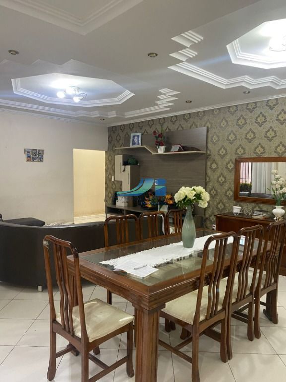 CASA À VENDA EM LOCALIZAÇÃO PRIVILEGIADA NA AVENIDA CEARÁ