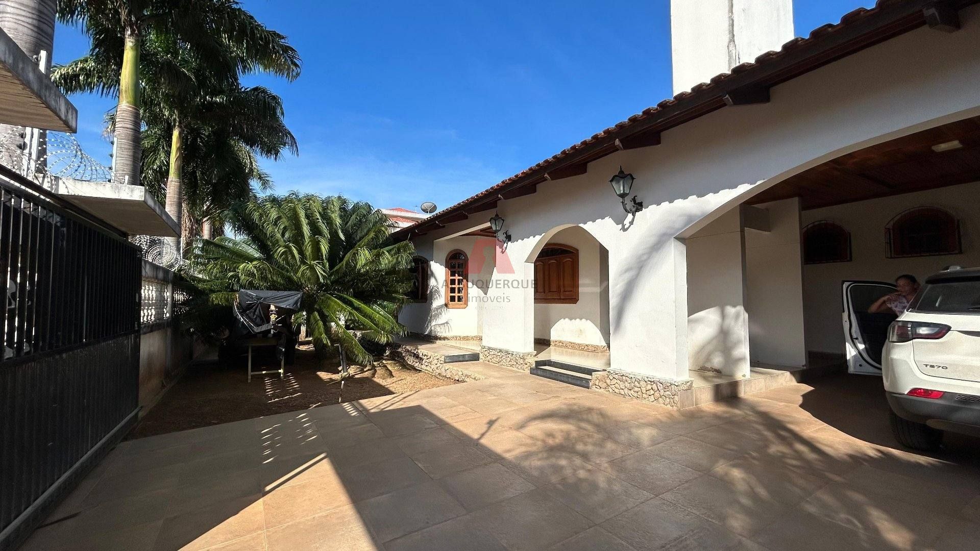 Casa Para Venda com 03 quartos, sendo 02 suítes no bairro Jardim Tropical em Rio Branco