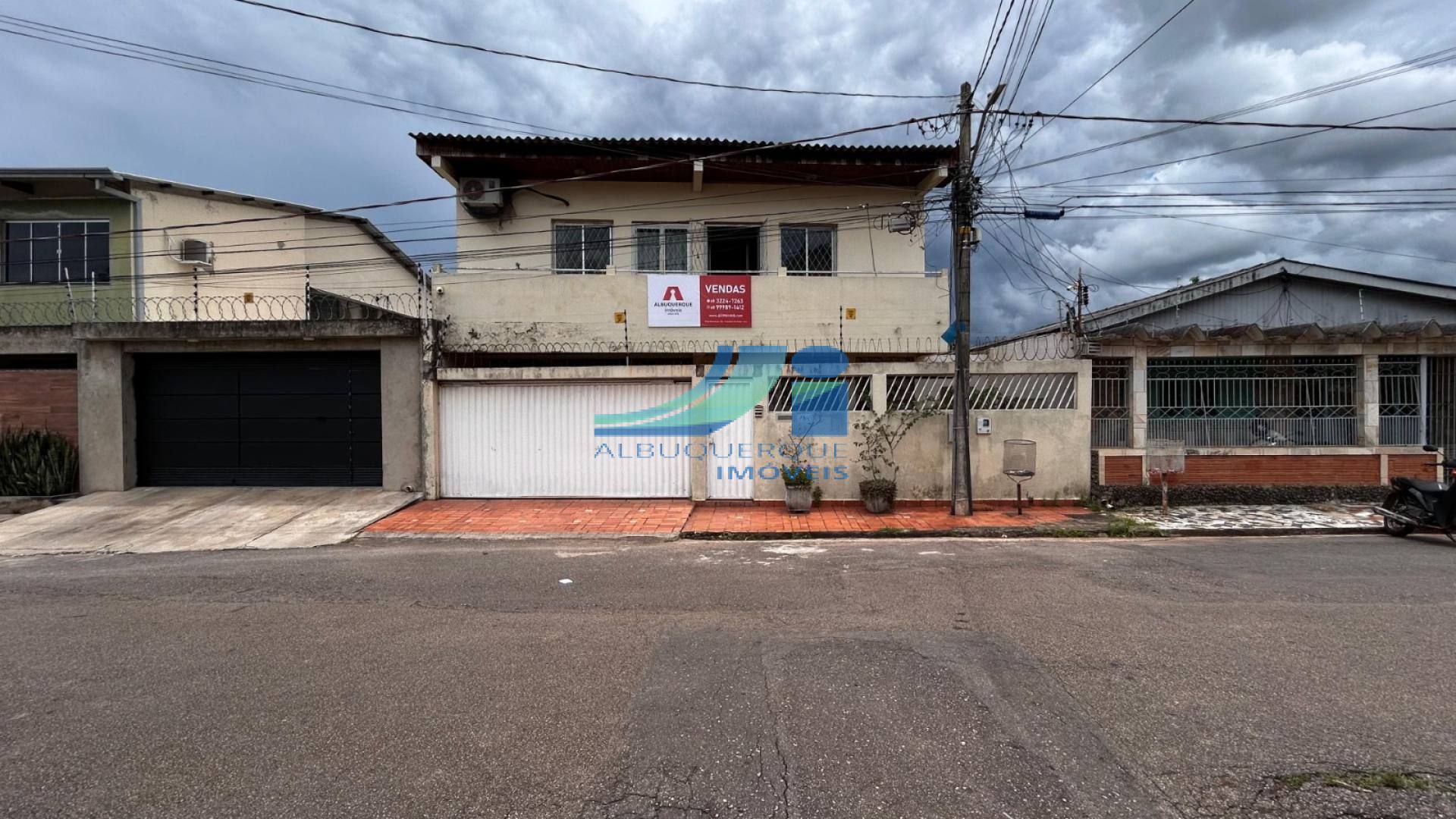 Sobrado Para Vender com 2 quartos 3 suítes, no bairro Ipase em Rio Branco.