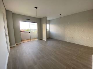 Apartamento impecável a 700m do mar