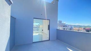 Cobertura duplex a 350 metros do mar