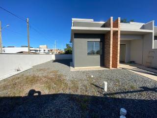 Casa na praia com um amplo terreno