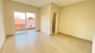 Sobrado de alto patrão com piscina a 300 metros do mar