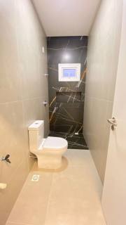 Sobrado de alto patrão com piscina a 300 metros do mar