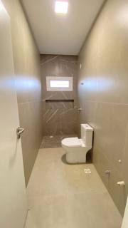 Sobrado de alto patrão com piscina a 300 metros do mar