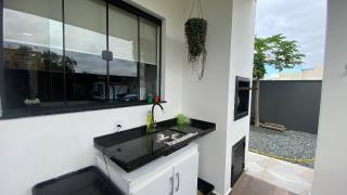 Sobrado com piscina na praia com um valor especial