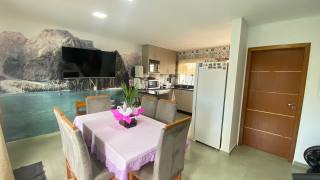 Sobrado com piscina na praia com um valor especial