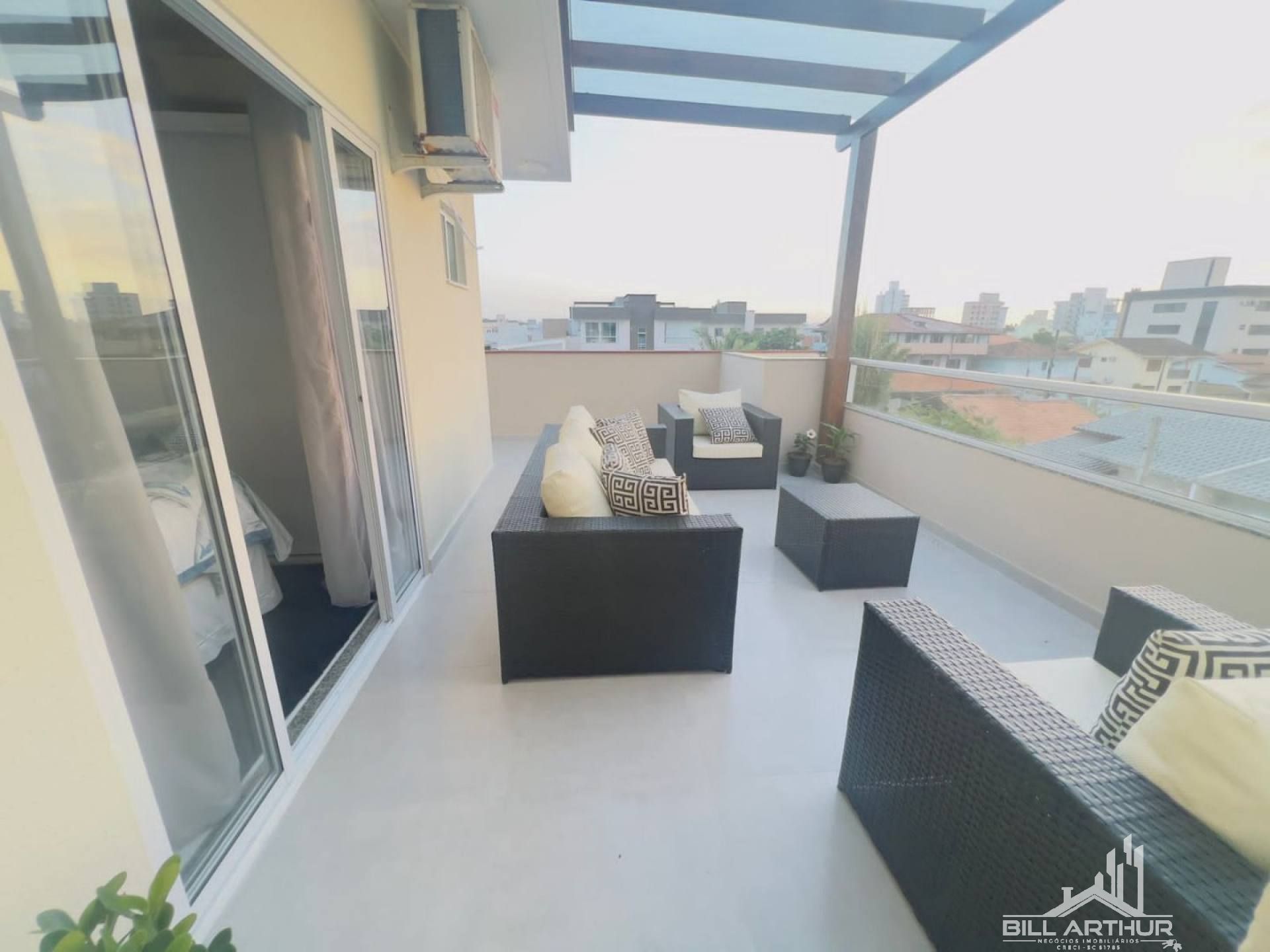 Cobertura com 160 m² 100% mobiliada, a 250 metros do mar faz limite com  Balneario Piçarras