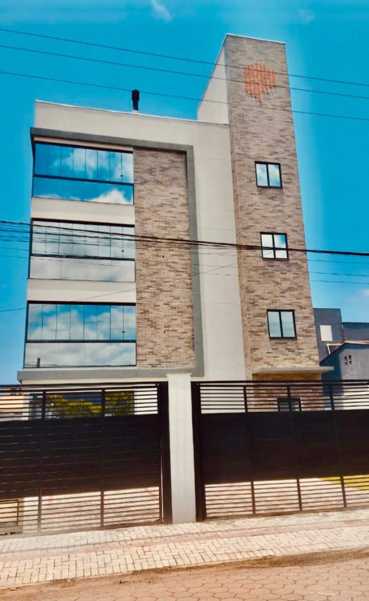 APARTAMENTO 3 QUARTOS A 500 METROS DO MAR .