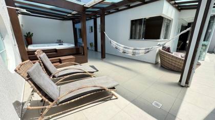 Apartamento Alto Padrão na praia com Jacuzzi 6 Lugares.