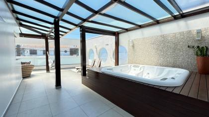 Apartamento Alto Padrão na praia com Jacuzzi 6 Lugares.