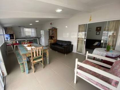 Casa na praia mobiliada em condomínio fechado