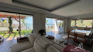 Casa Alto Padrão em Penha com Vista Mar