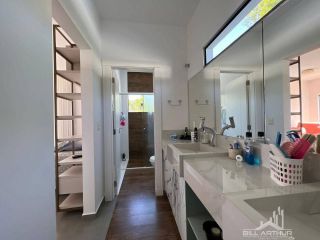 Casa Alto Padrão em Penha com Vista Mar