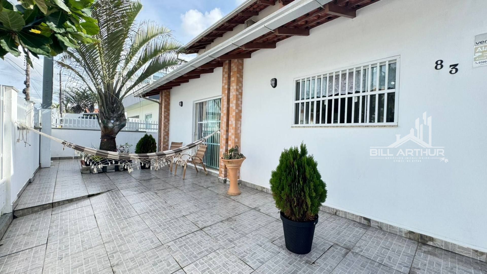 Sua casa na praia com piscina a 100 metros do mar