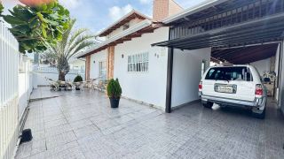 Sua casa na praia com piscina a 100 metros do mar