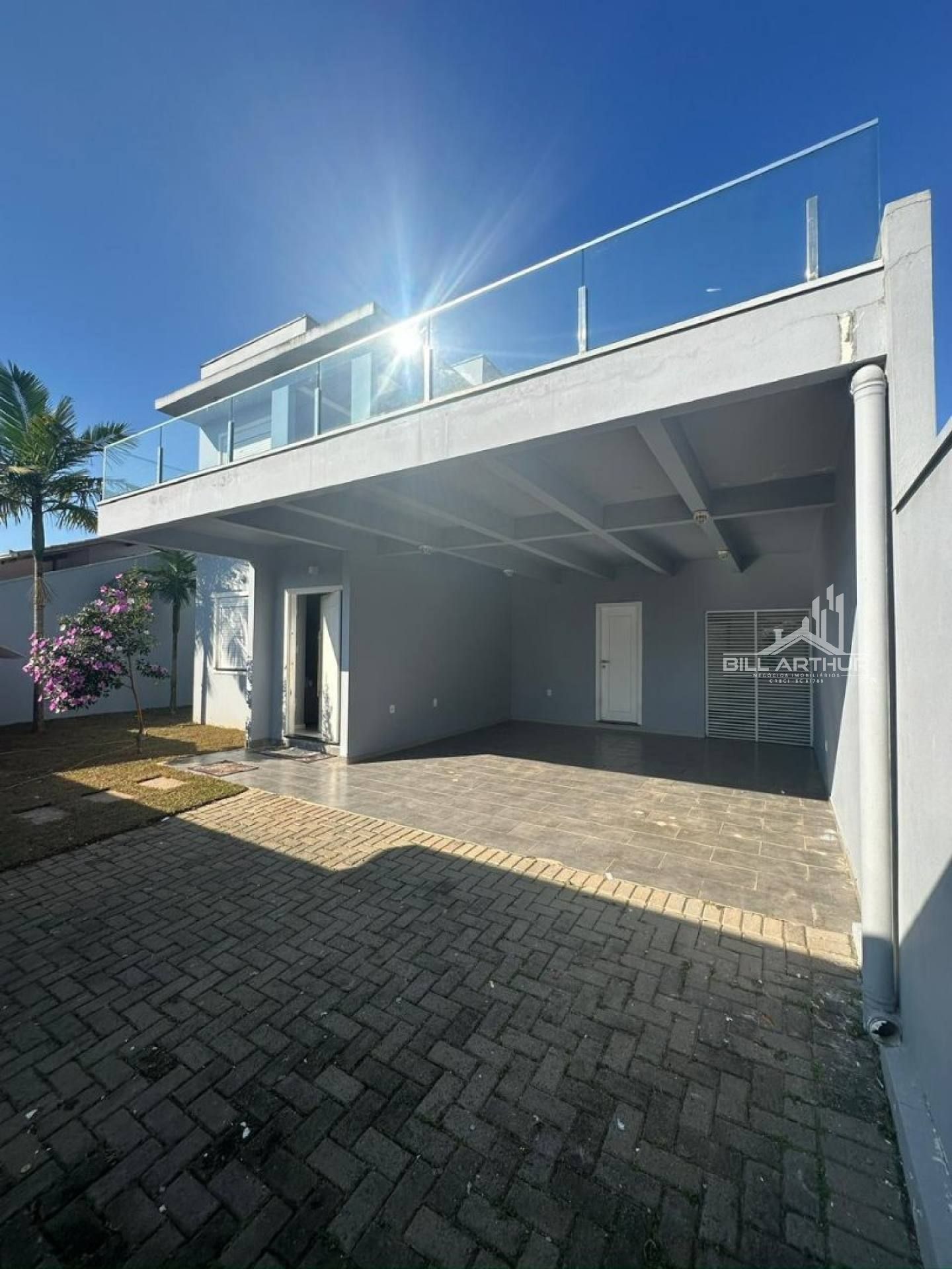 Casa na praia com piscina a pouco passos do mar