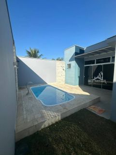 Casa na praia com piscina a pouco passos do mar