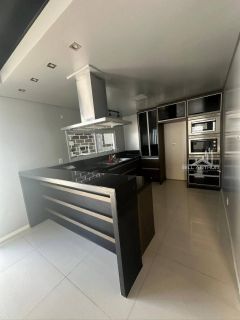 Casa na praia com piscina a pouco passos do mar