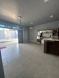 Casa na praia com piscina a pouco passos do mar