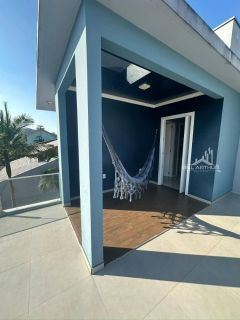 Casa na praia com piscina a pouco passos do mar