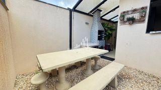 O seu sobrado mobiliado na praia está te esperando