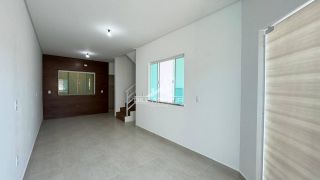 Sobrado na praia à 200 metros do mar