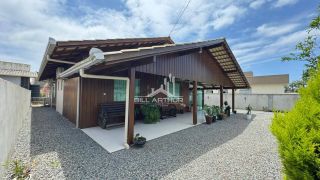 Casa na praia de Balneário Piçarras com piscina para locação anual
