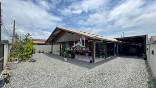 Casa na praia de Balneário Piçarras com piscina para locação anual