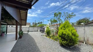 Casa na praia de Balneário Piçarras com piscina para locação anual
