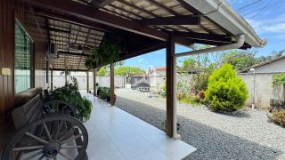 Casa na praia de Balneário Piçarras com piscina para locação anual