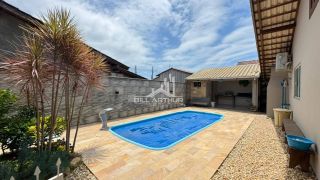 Casa na praia de Balneário Piçarras com piscina para locação anual